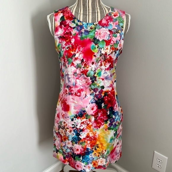 kayana Dresses & Skirts - Kayana Floral Dress Size Small